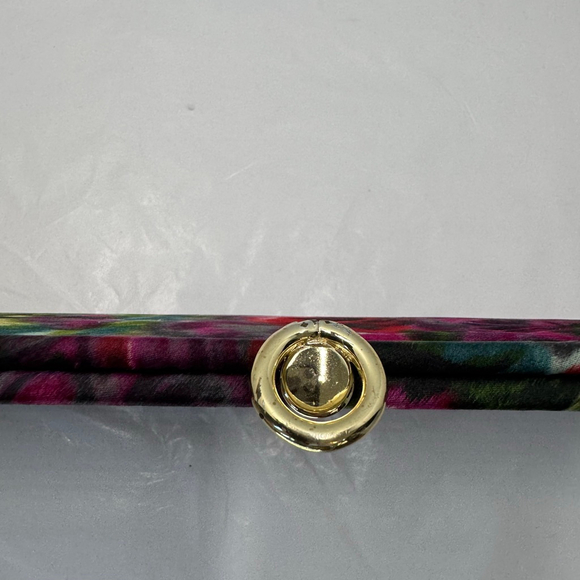 Vintage 60s Clutch Floral Fabric
Lined Gold Tone Clasp. Rectangular Medium - Picture 4 of 8